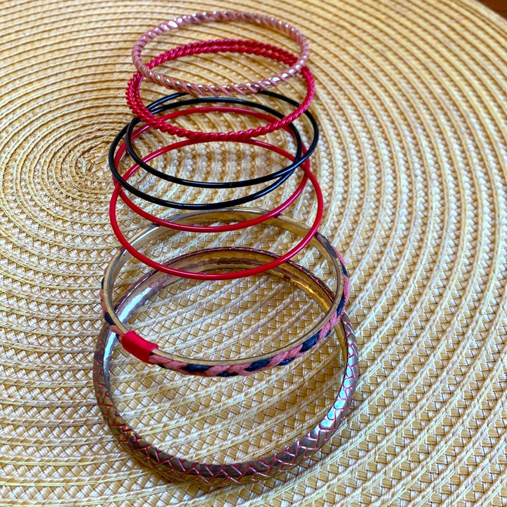 Bangle bracelets-goldtone, black, red 9 in all